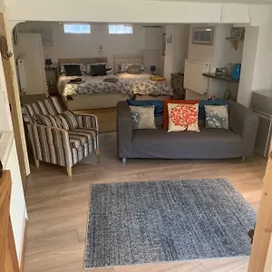 https://whitby-wave-breaker-studio.yorkshirehotels.net